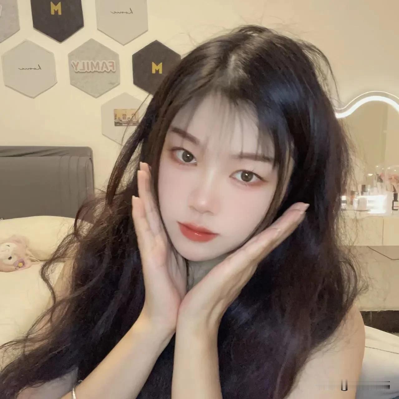 元气少女清新自拍，轻松展现自然美！分享迷人的佳人 青春优雅美少女 肤白貌美养眼妹