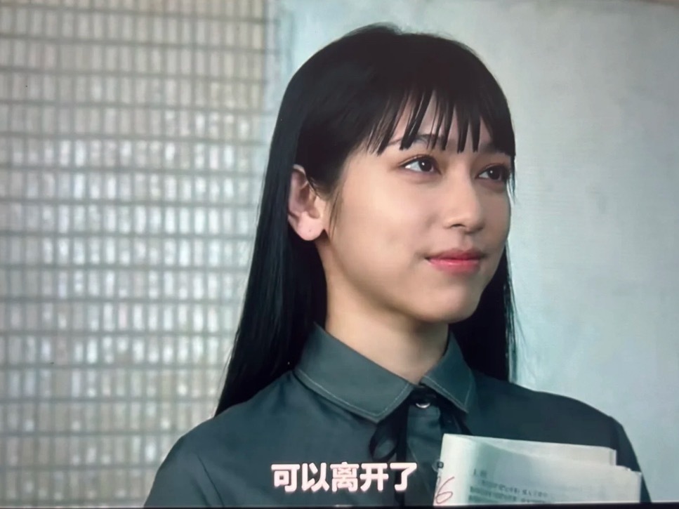 你告诉我这是富江。。。我大为震撼 翻拍的啥玩意儿？还有富江什么时候这么爱学习了？