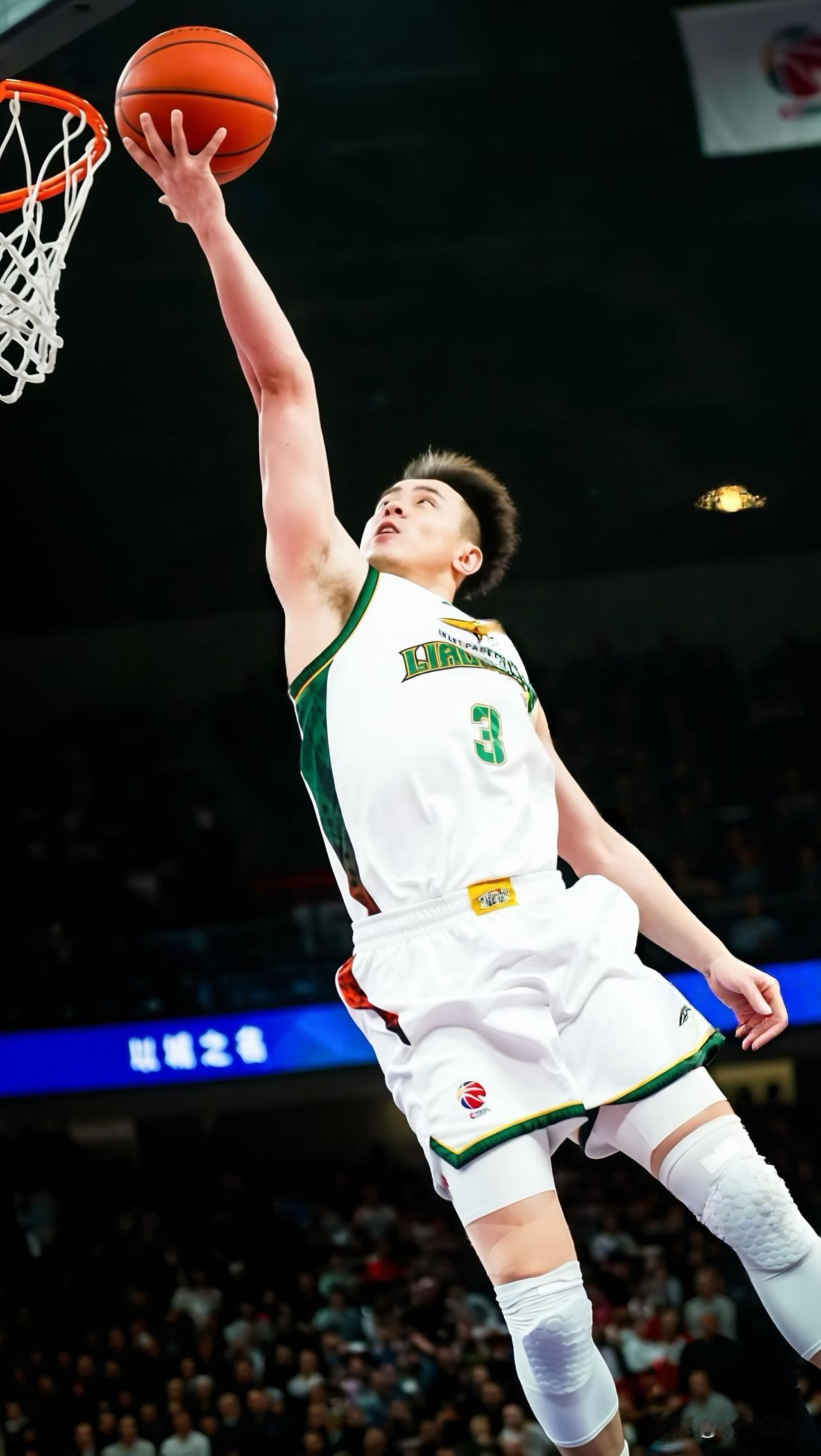 江苏VS辽宁：
比赛日，篮球，从不是孤军奋战的征程，而是，一群人的并肩同行，加油