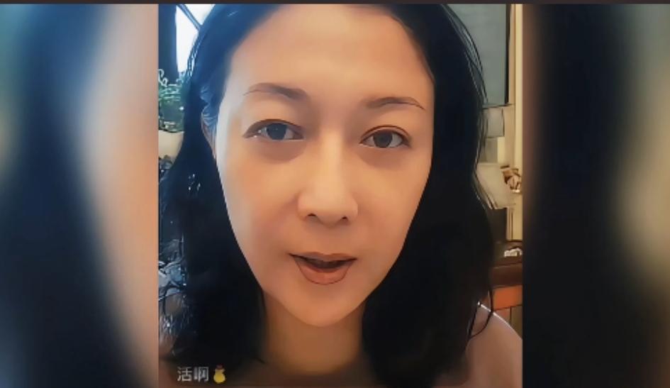 吴绮莉直播时讲女儿给她发母亲节和生日祝福

港媒：吴绮莉不后悔生下这个女儿。
还
