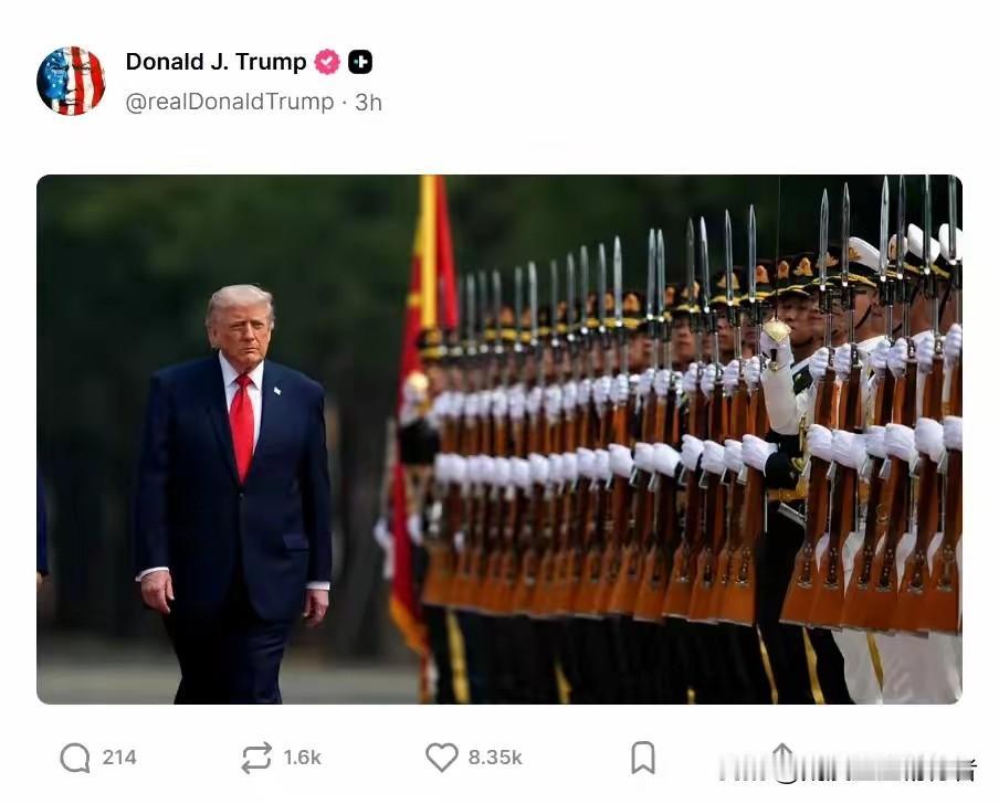 美国总统特朗普在其“真实社交”账号上发布了自己日前访华时在陪同下检阅中国人民解放