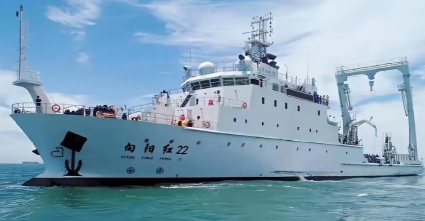 近日向阳红22号科学考察船赴台东海域调查海况，台独当局海巡船开到现场喊话，并试图