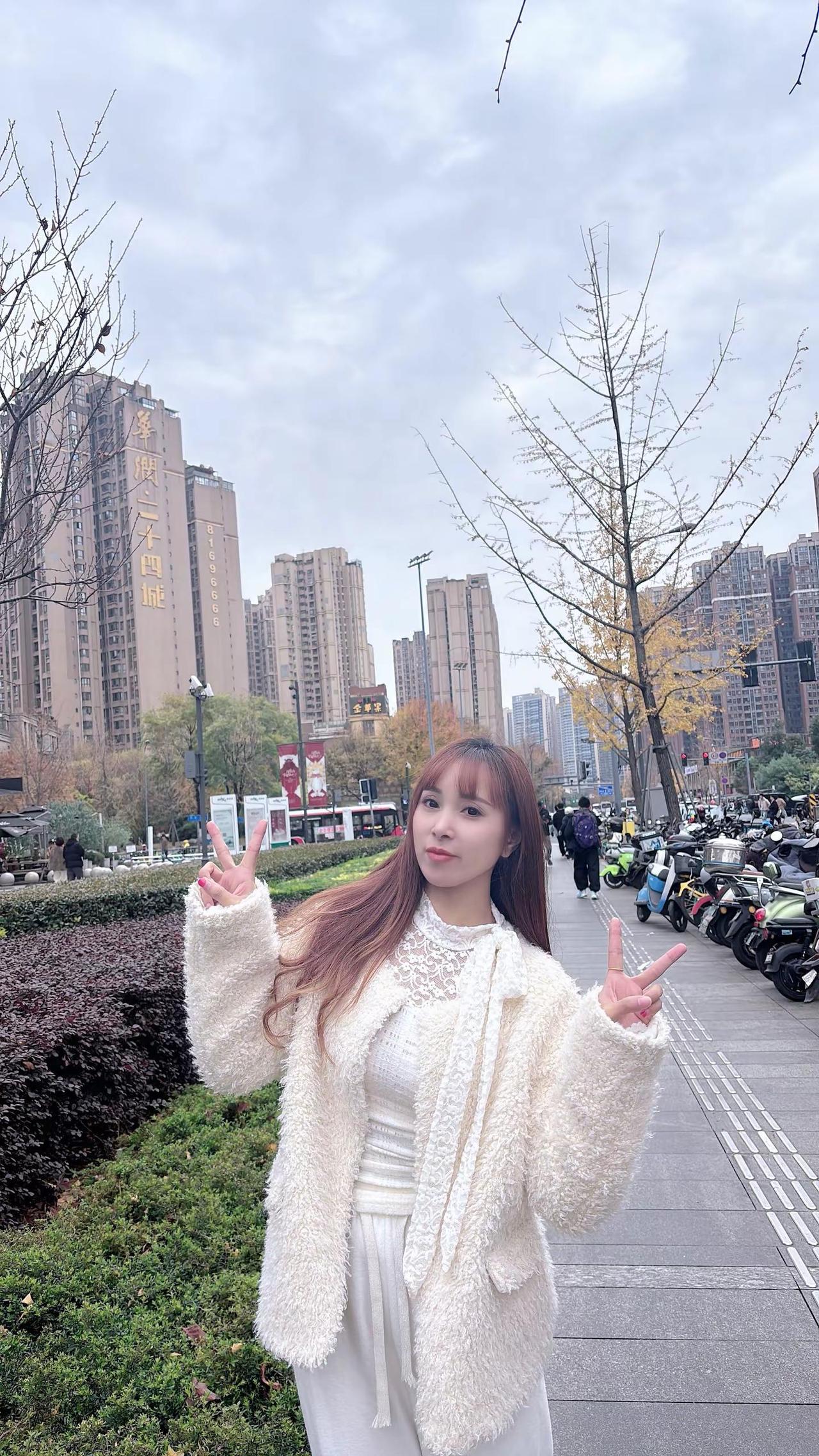 亲爱的先生，我出生于1988年。你可以比我大6岁或小5岁；外貌并不重要，但一定要