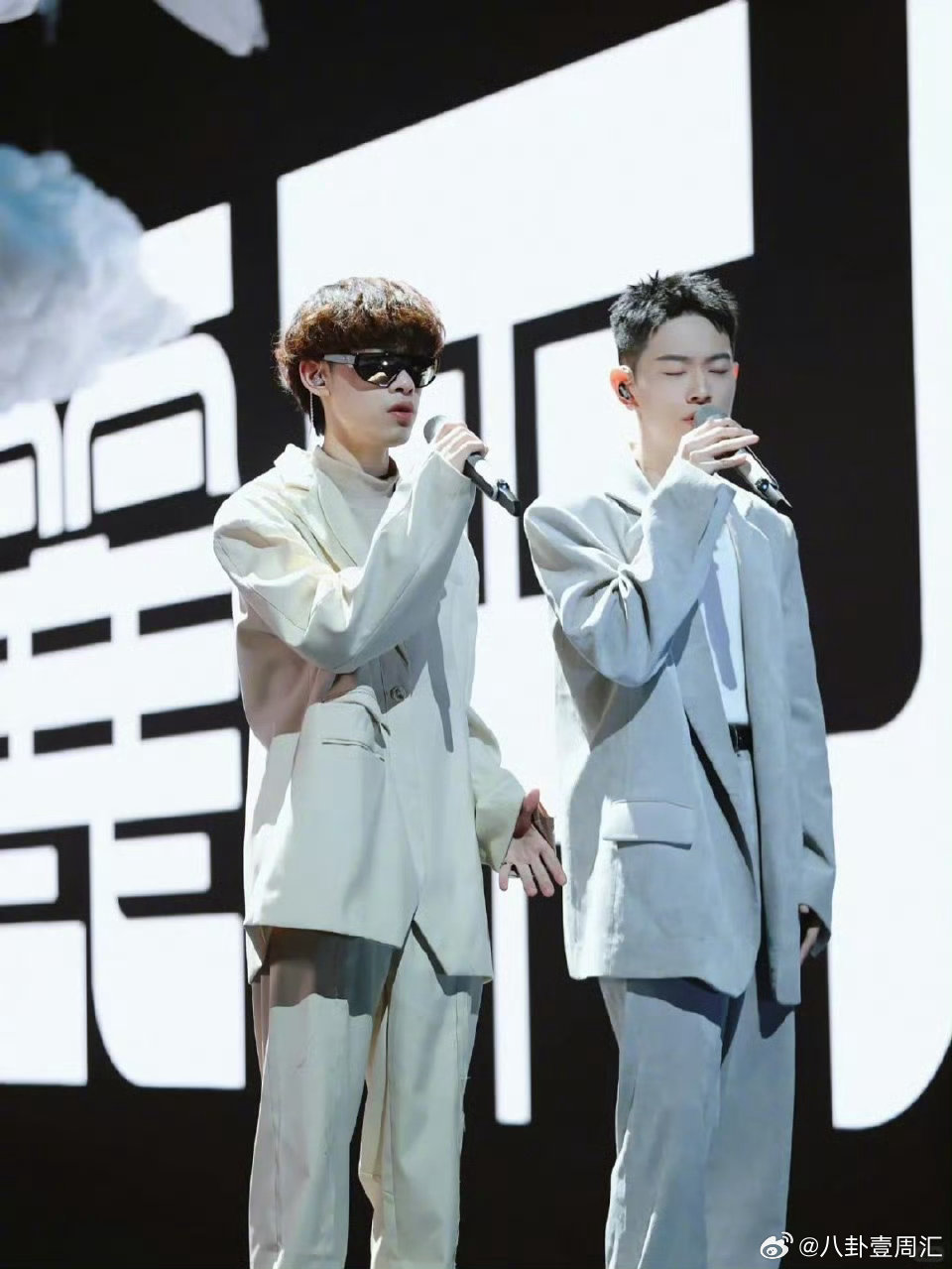 芒果开学季演唱会到底有谁在啊暑假的快乐是9月13号合肥无限X巡回演唱会给的，芒果