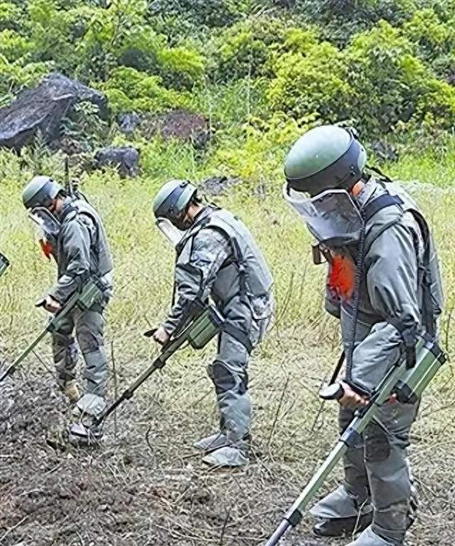 解放军赴俄参加扫雷演练 释放三重信号