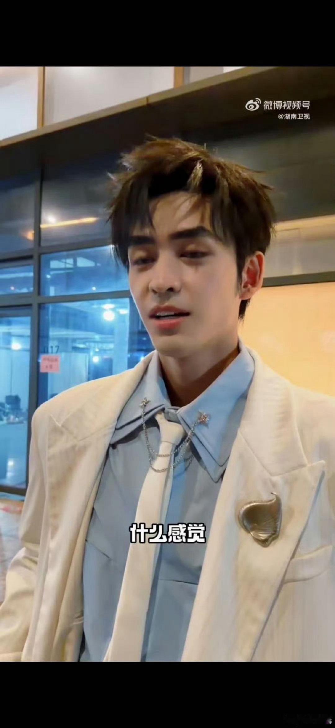 声鸣远扬选手说张凌赫太帅了声鸣远扬 张卓尔追星张凌赫成功，连说太帅了，愿大家新年