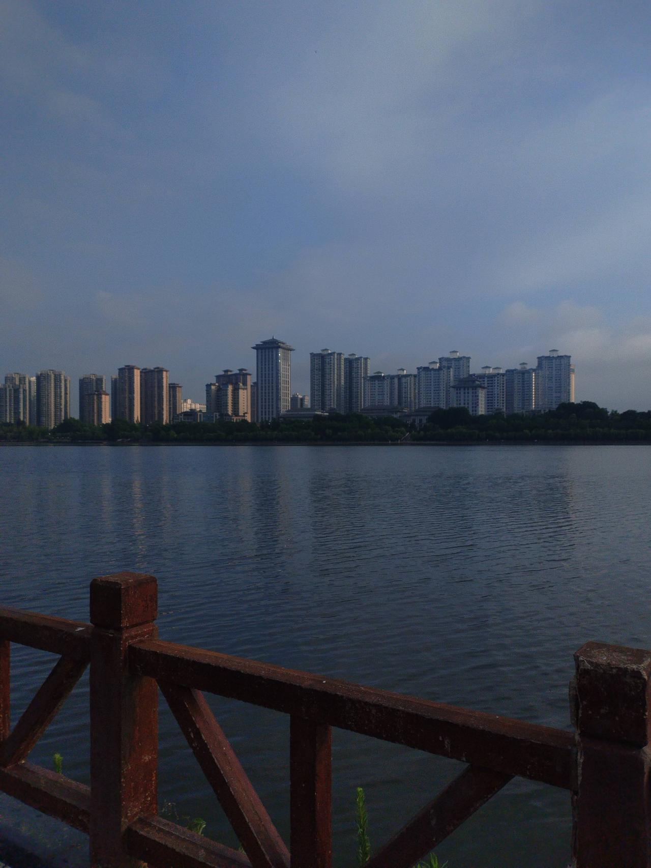 经典工整款
  1. 绿水滋诗情
  2. 绿水隐诗情
  3. 碧水绕诗怀这几