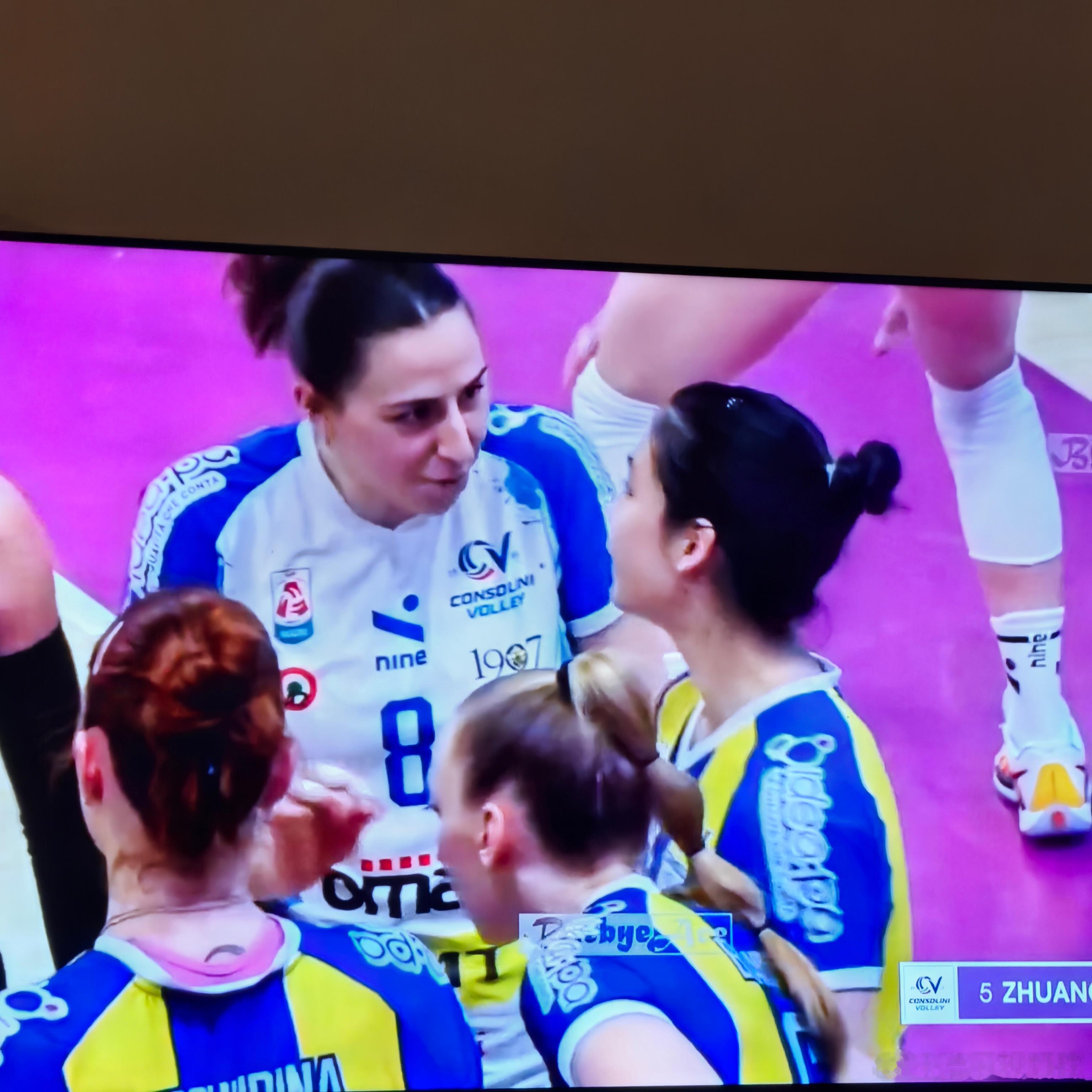 只要抽风不太厉害，应该能赢皮内罗洛～ 