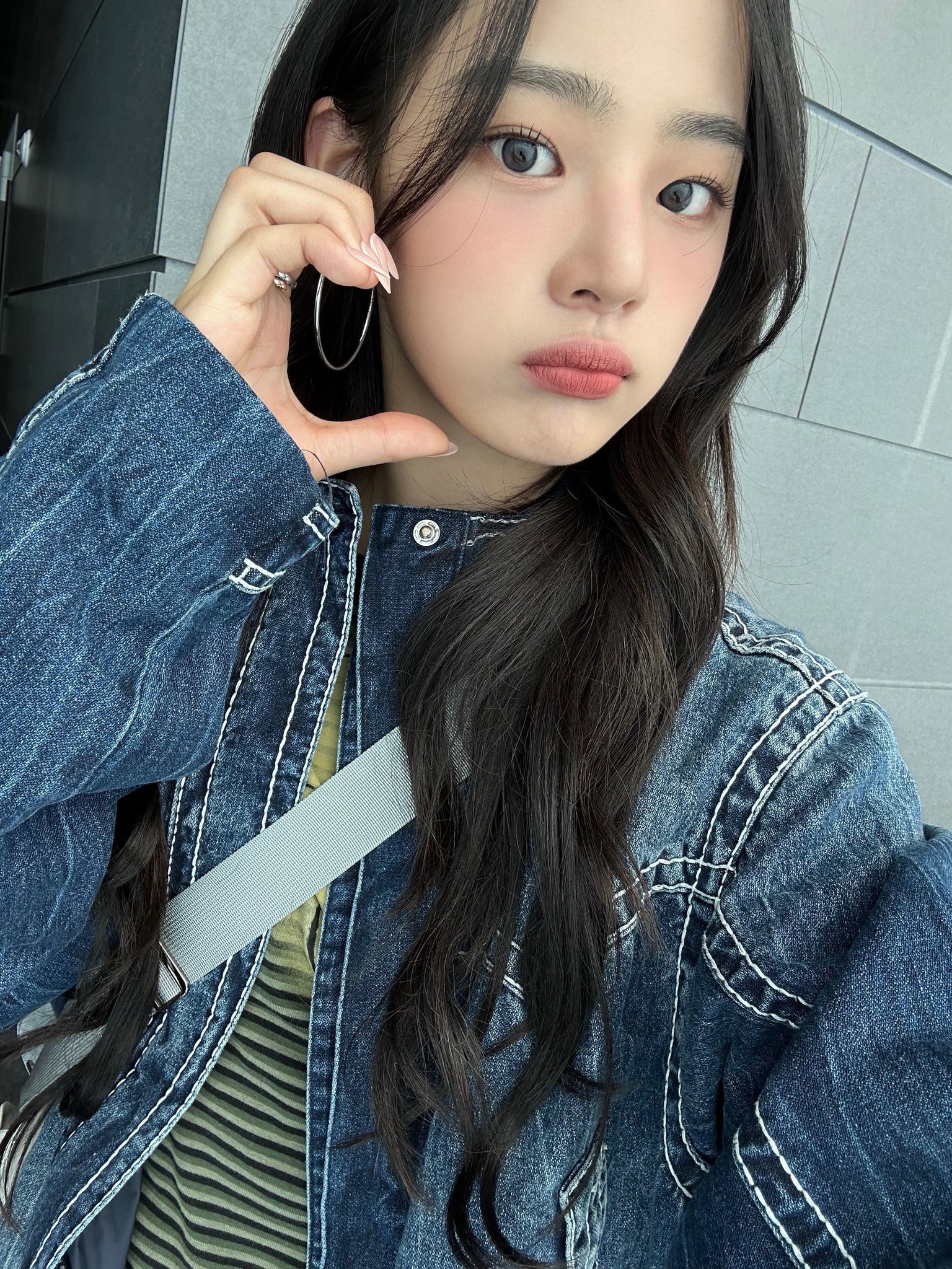 so cool 🧵✌🏻*Minji ​​​