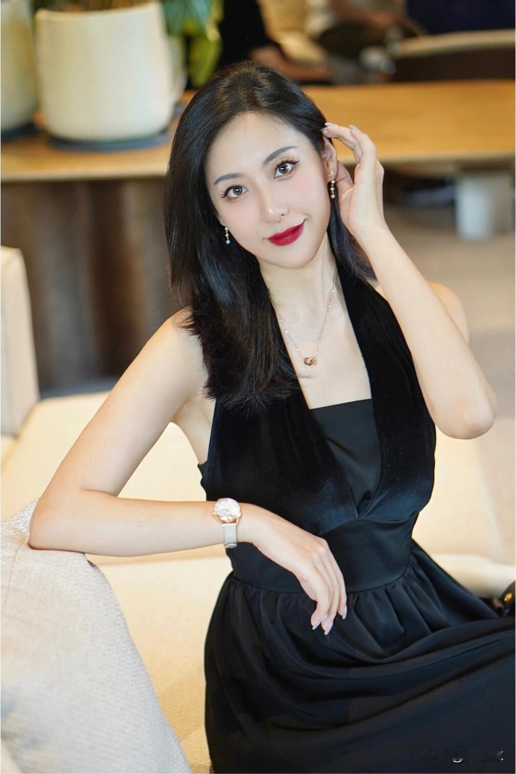 心动真的不是答案，心定才是||一辈子很短，一定要和舒服的人一起舒心的过
永远有人