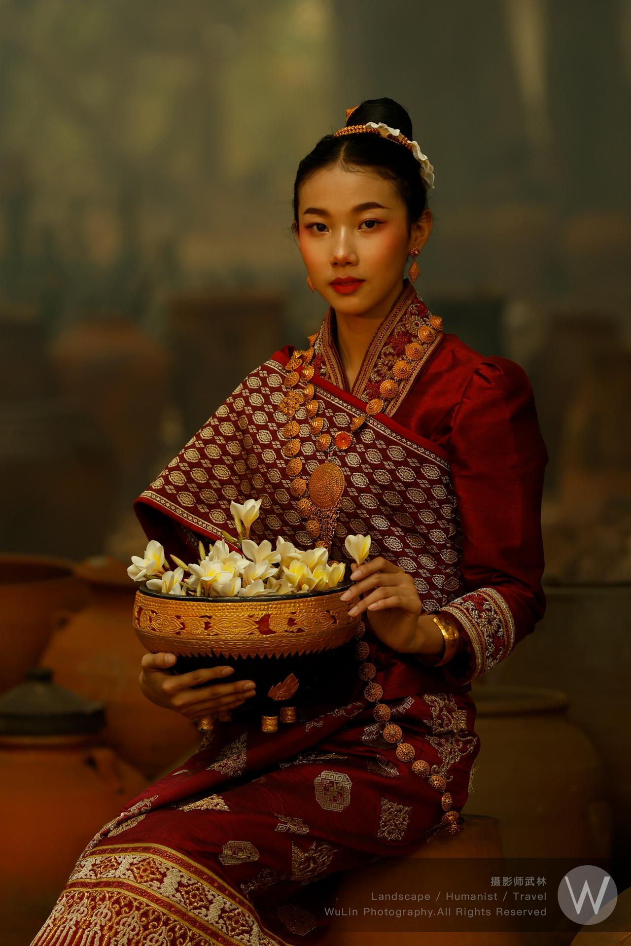 油画般的民族风摄影，老挝传统服饰，未经过任何后期调整，感受前期拍摄的乐趣
R5C