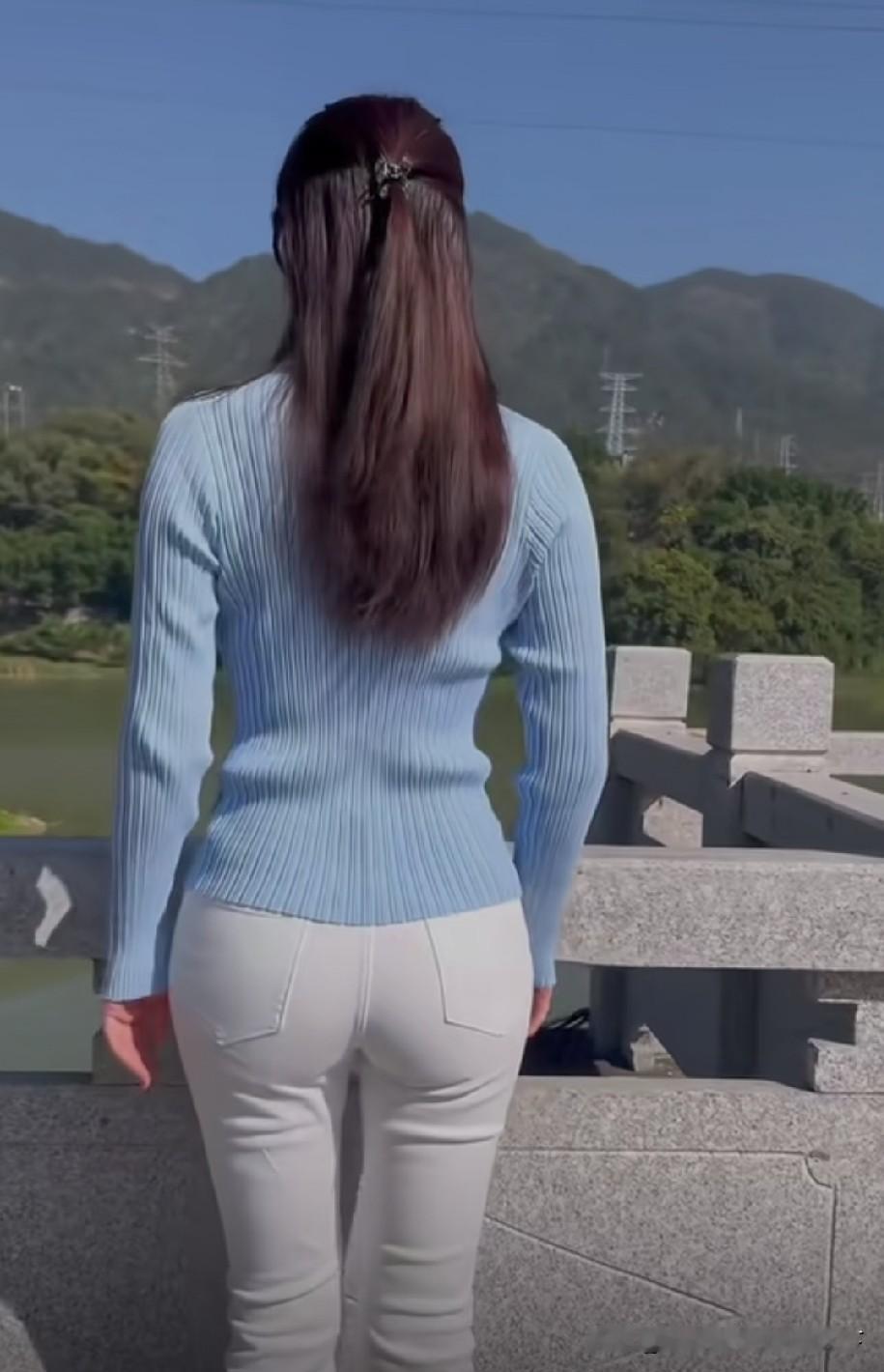 真正心性通透、维度高于常人的人，向来不走寻常路，也不屑流于世俗的拜师学艺。

这
