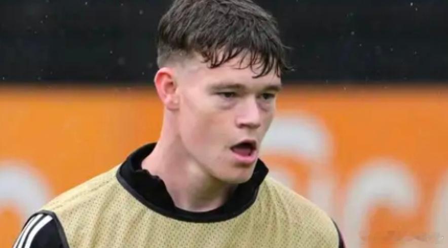 利物浦提前召回麦康奈尔 结束与阿贾克斯的租借协议据报道，利物浦正计划在2025年