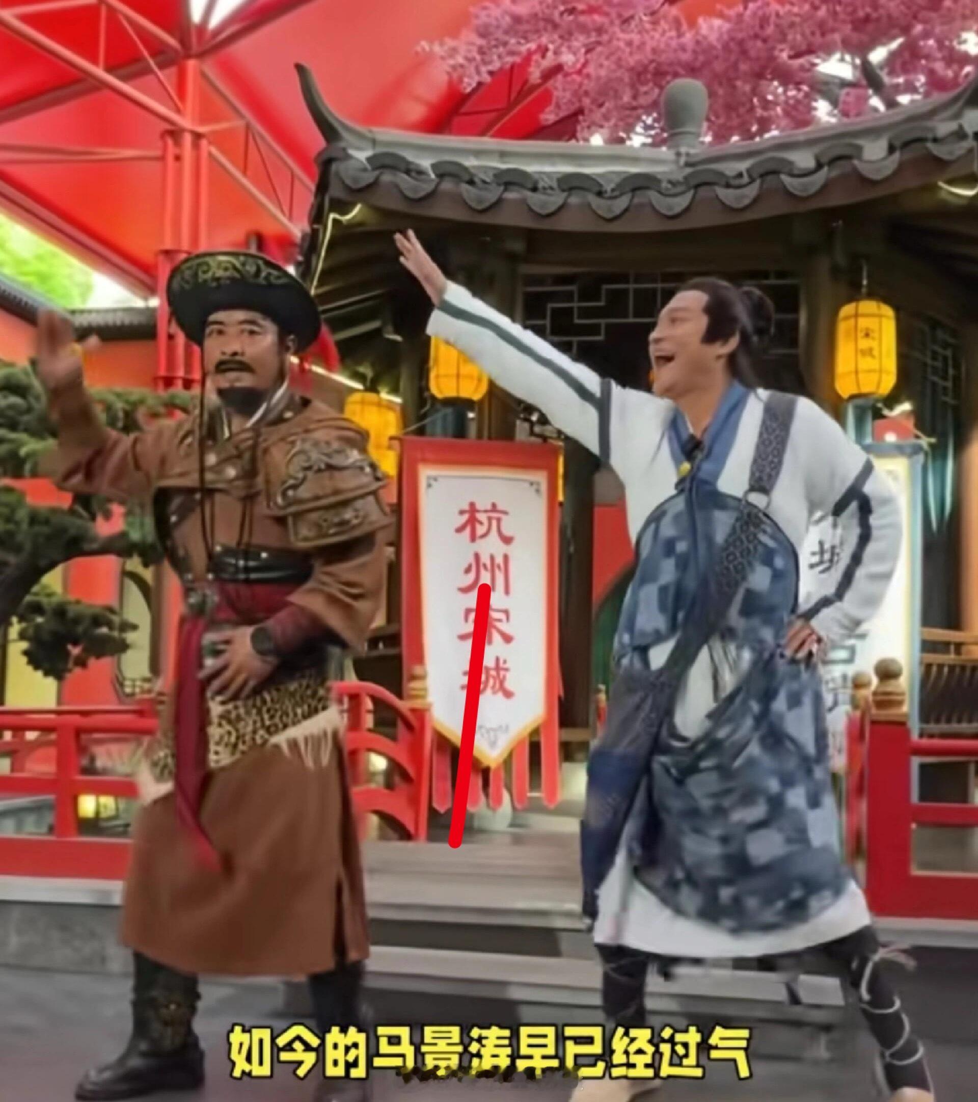 现在的娱乐圈很残酷 马景涛顶着高温晕倒，原来出场费才20万。他的出场费甚至赶不上