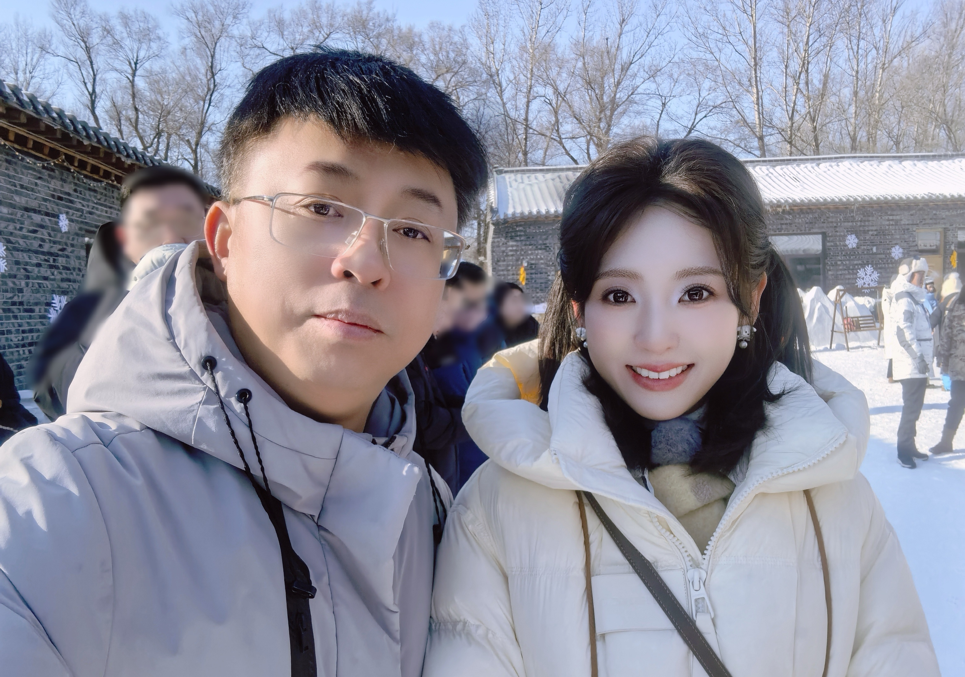 邢菲出道十年后首档常驻综艺在演员请就位认识的邢菲，现场看到她还是非常实在接地气的