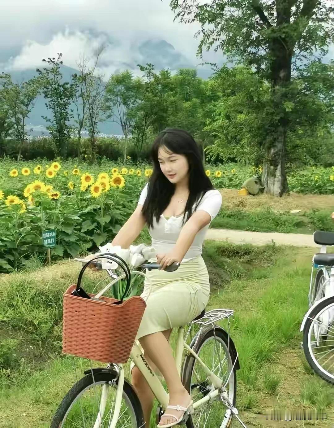 你知道吗？
QQ：  都是用来存相片的
微信：都是用来工作的
陌陌：都是用来乱搞