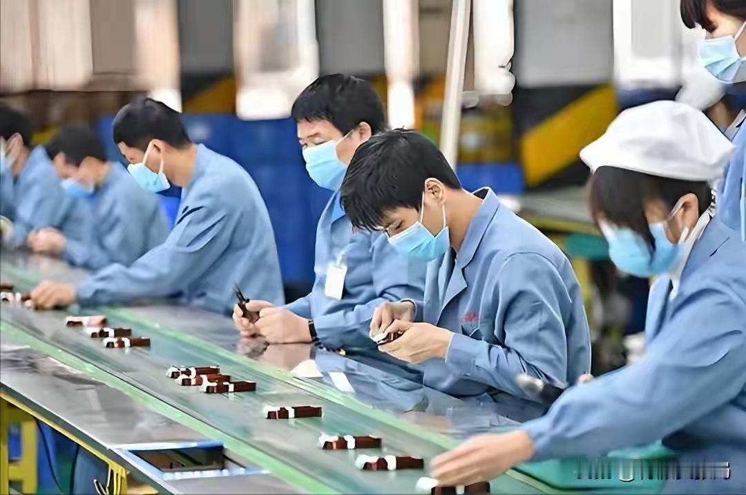 民心从来不是靠华丽的口号堆砌出来的，老百姓心里都有一杆秤，好不好，全看实实在在的
