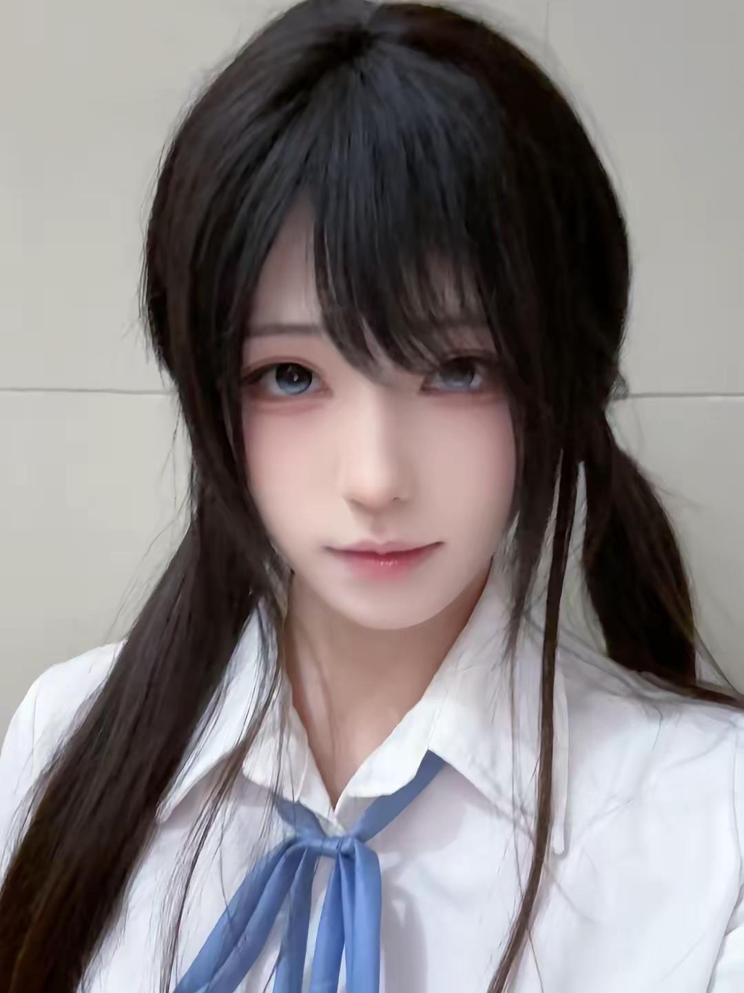 红色洞洞鞋