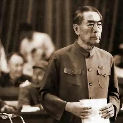 1927年，周总理不慎被捕，没想到审讯他的竟是自己的学生，他刚把周总理带出审讯室