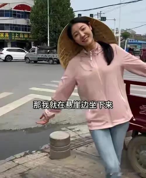 “豆腐西施”爆火之后，令人作呕的一幕出现了。全家信息被曝光，如同被“开盲盒”，评