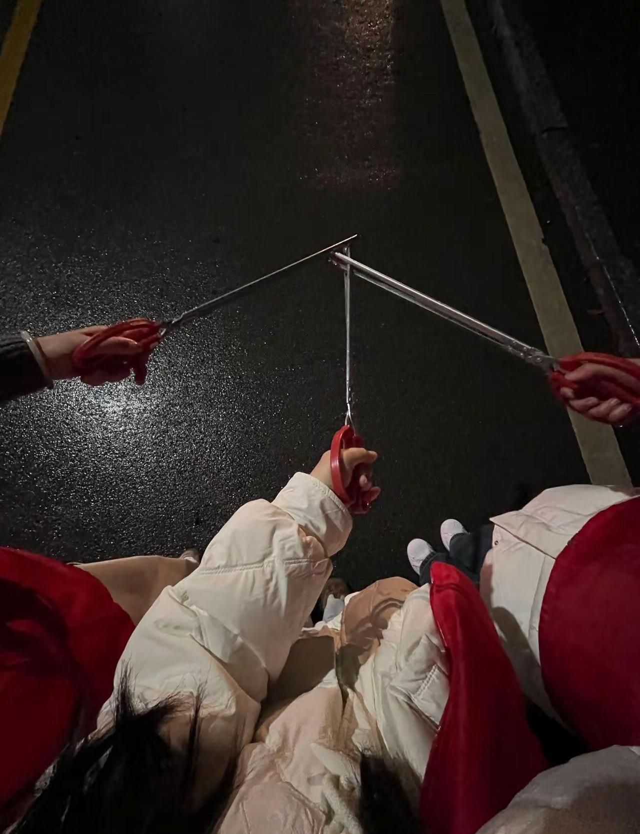 今天下午还在说长沙的雨像补水喷雾一样，要下就下大些，结果还真被它听进去了，领完快