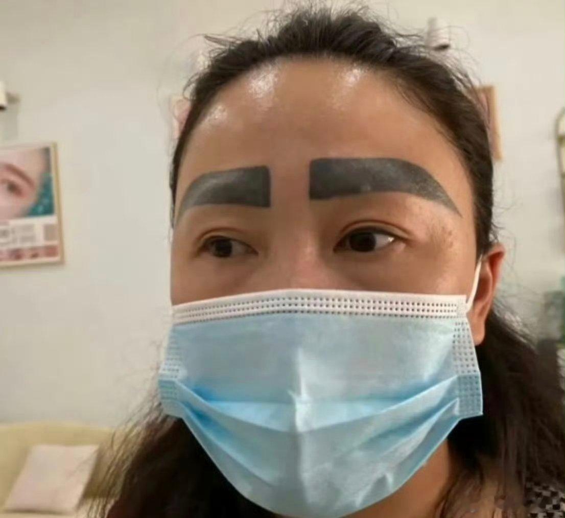 网上看到:杨女士纹眉遇学徒生手，老板同意赔偿200块钱了事。 没有具体的时间地点