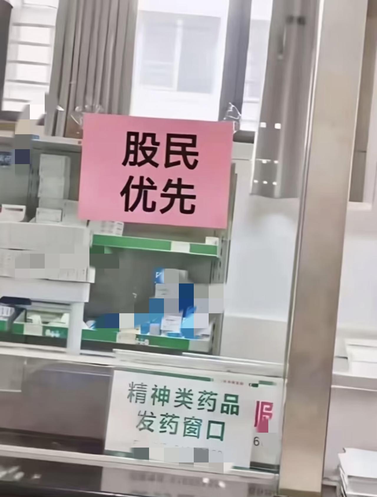 二本毕业的天津小伙，
心里一直揣着发财梦。
入职保险公司后，他谎称准备结婚，
从