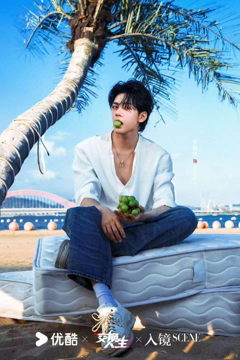 曾舜晞交换人生海边大片曾舜晞椰子大片曾舜晞听说冲浪和孤勇前行更配，哇塞，[舔屏]