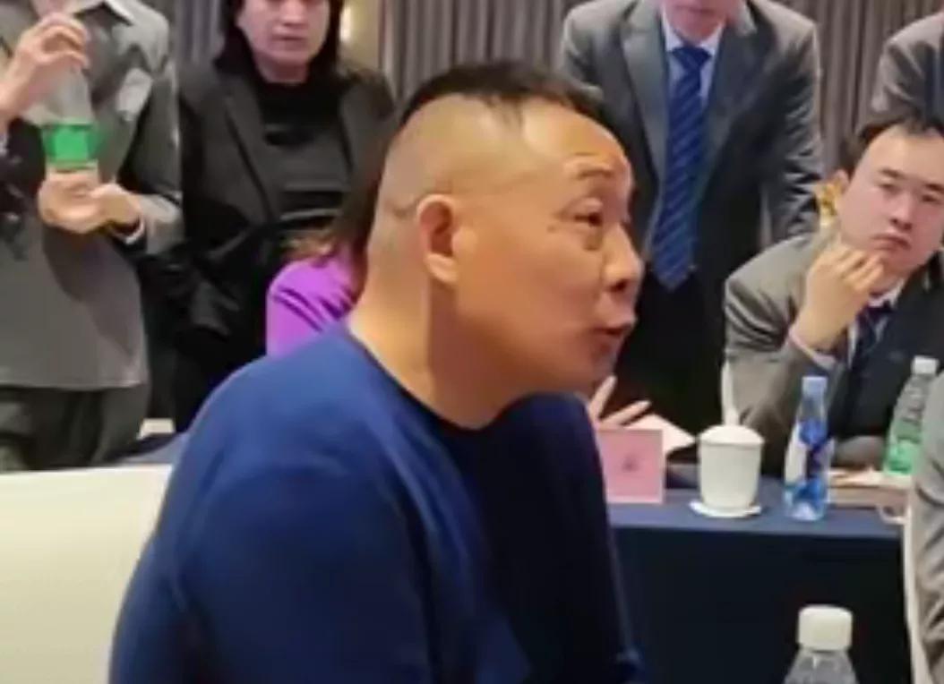 估计这个问题大家都很好奇
他又不胖，
大家说他为什么叫胖东来?