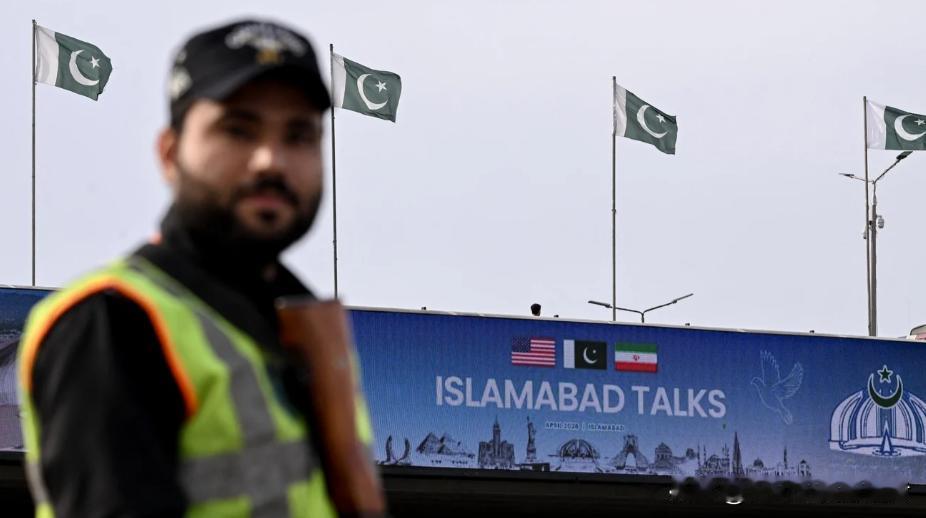 美伊谈判如期举行，双方将艰难交涉

美伊代表团先后抵达巴基斯坦，双方代表将在巴基