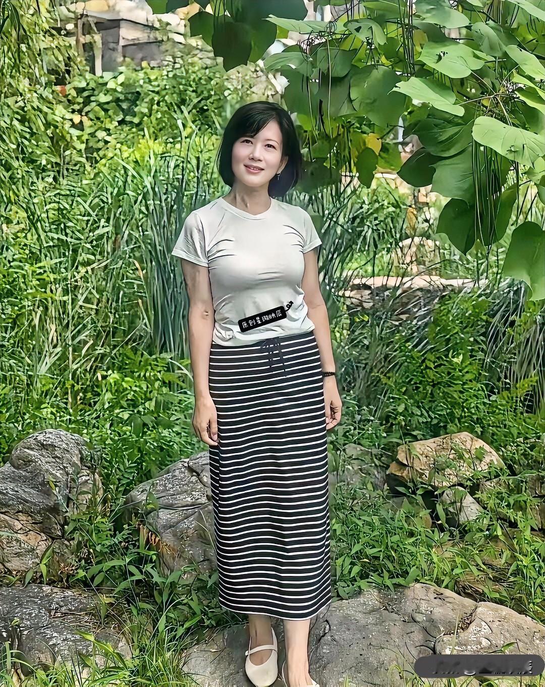 乡下，小姨家的前后院子让表妹种让了各种蔬菜，每到秋季侄女都会开车给我拉来好多瓜果