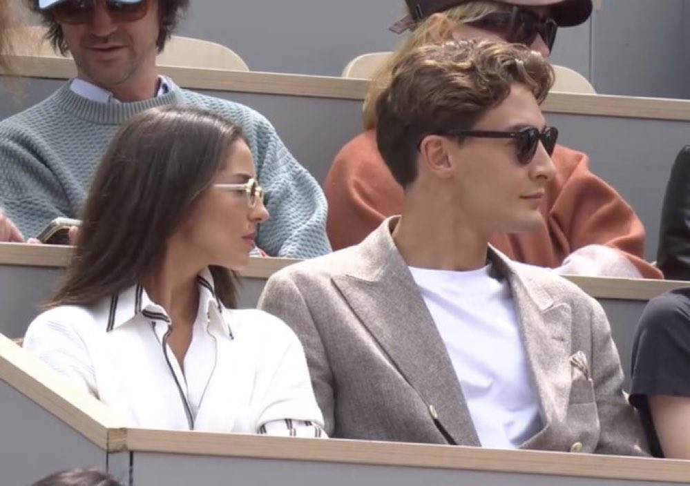 F1 拉塞尔和女友卡门在法网现场观赛🎾 ​​​