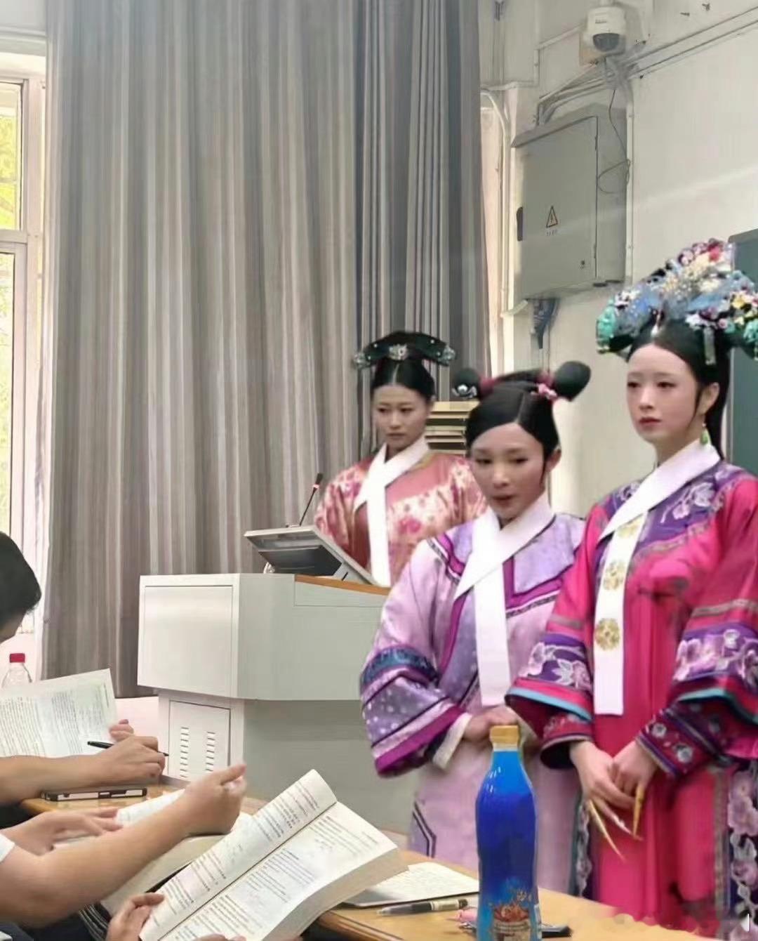 甄嬛传 超异能系列 甄嬛传的剧情设计太巧妙了，每次看都能发现新的亮点！👖上的每
