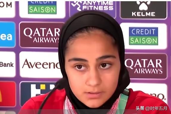 🔻伊朗女足代表接受采访时表示：“显然，我们都对发生在伊朗、发生在我们在伊朗的家