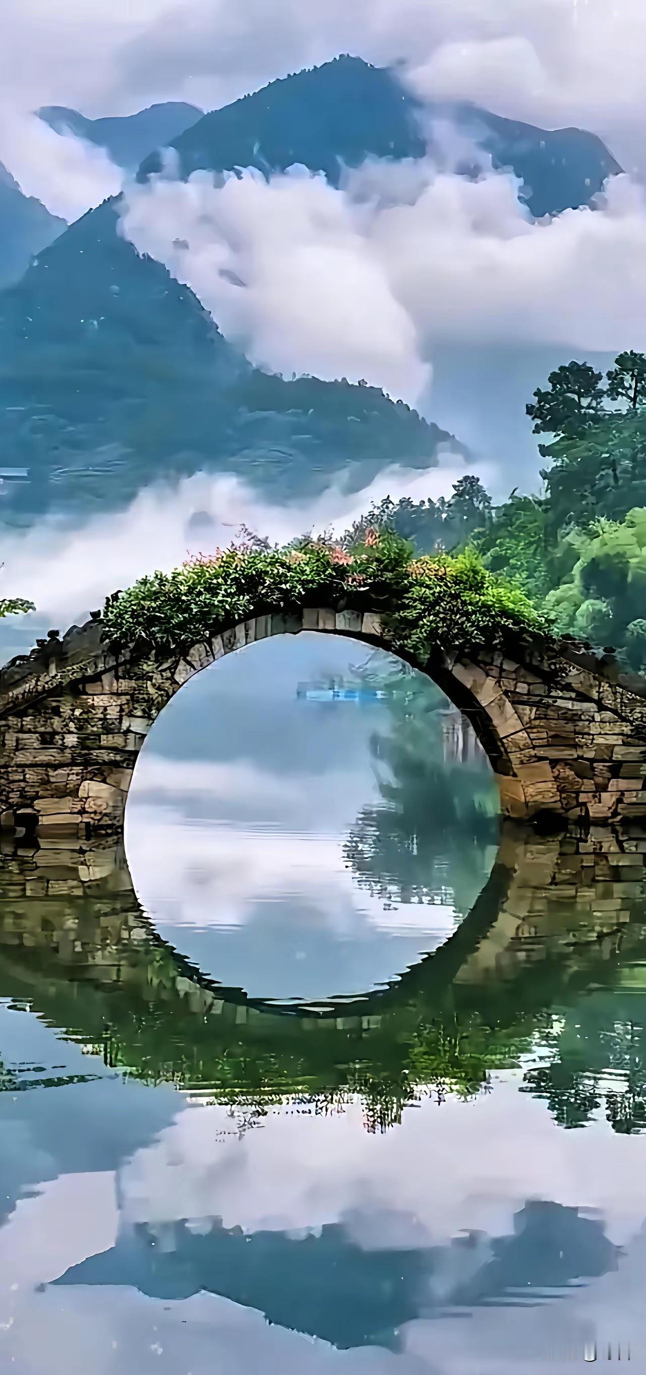 持久沉淀高级气质的16个日常微习惯
 
1. 护肤提拉时微微仰头
低头涂抹护肤品
