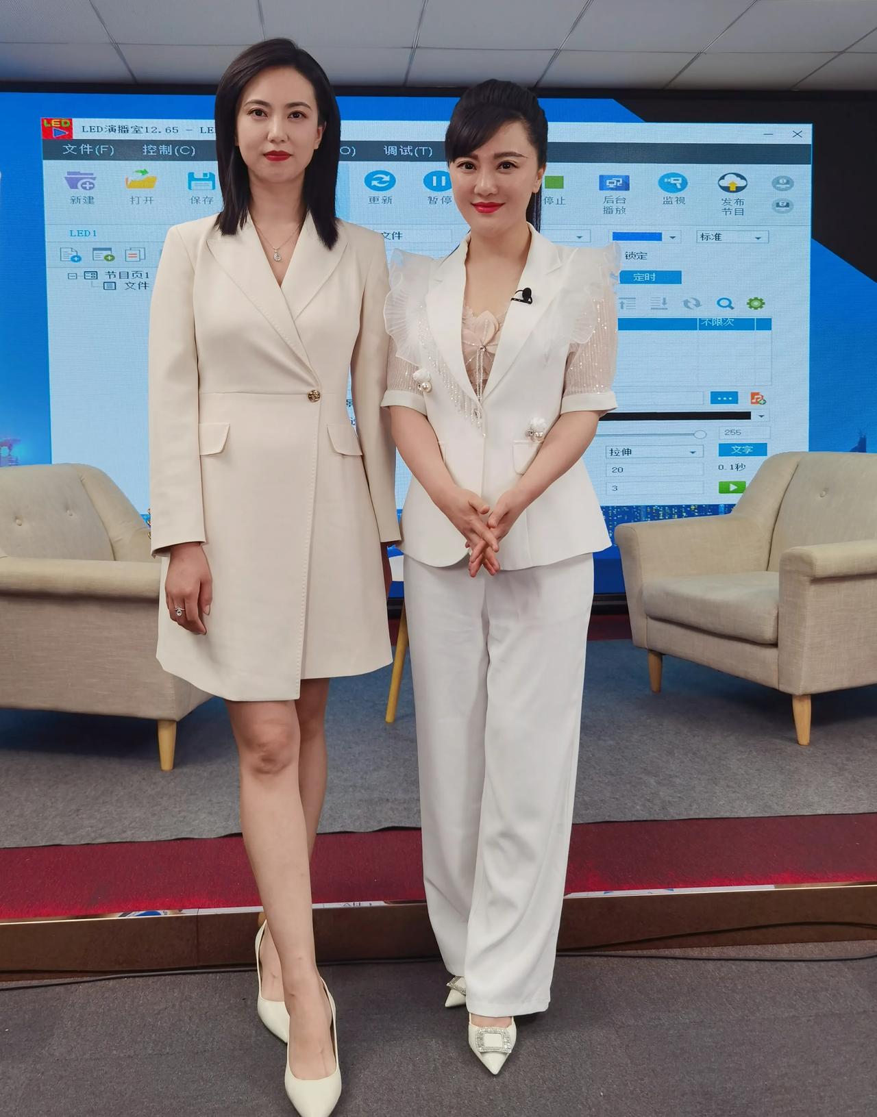 出差深圳回来，忘了发个圈。这次访谈嘉宾很特别，主持人出身。合着台上是俩主持人互访