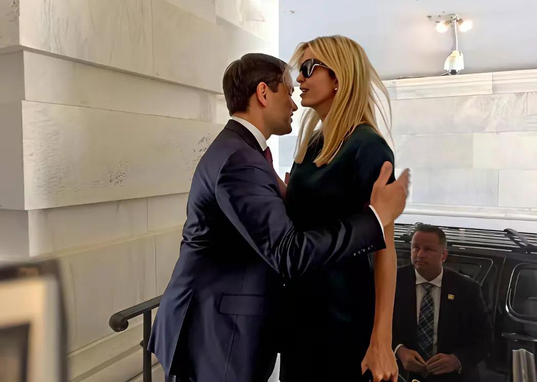 美国迟迟没有对伊朗动手，主要原因是白宫内部存在严重分歧。
​如今，白宫分成了两派