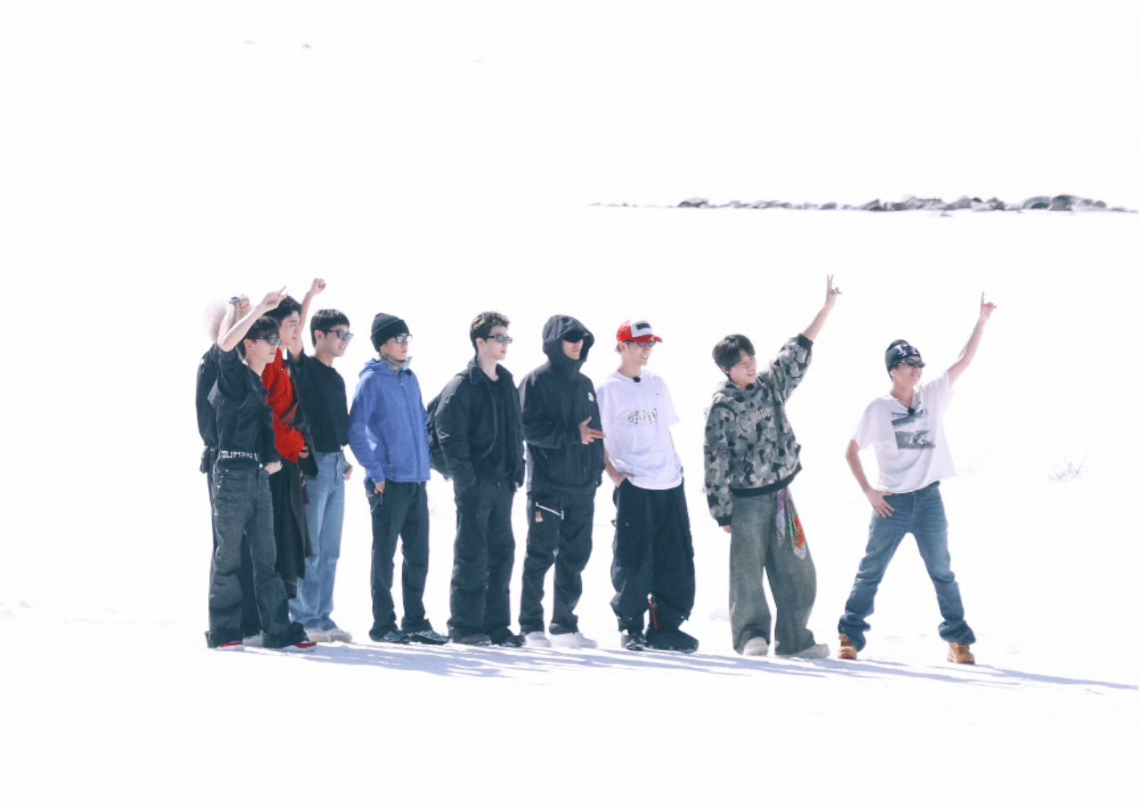 何浩楠说十个勤天互发消息但不回何浩楠曝十个勤天私聊状况 从陌生到像家人，十个勤天