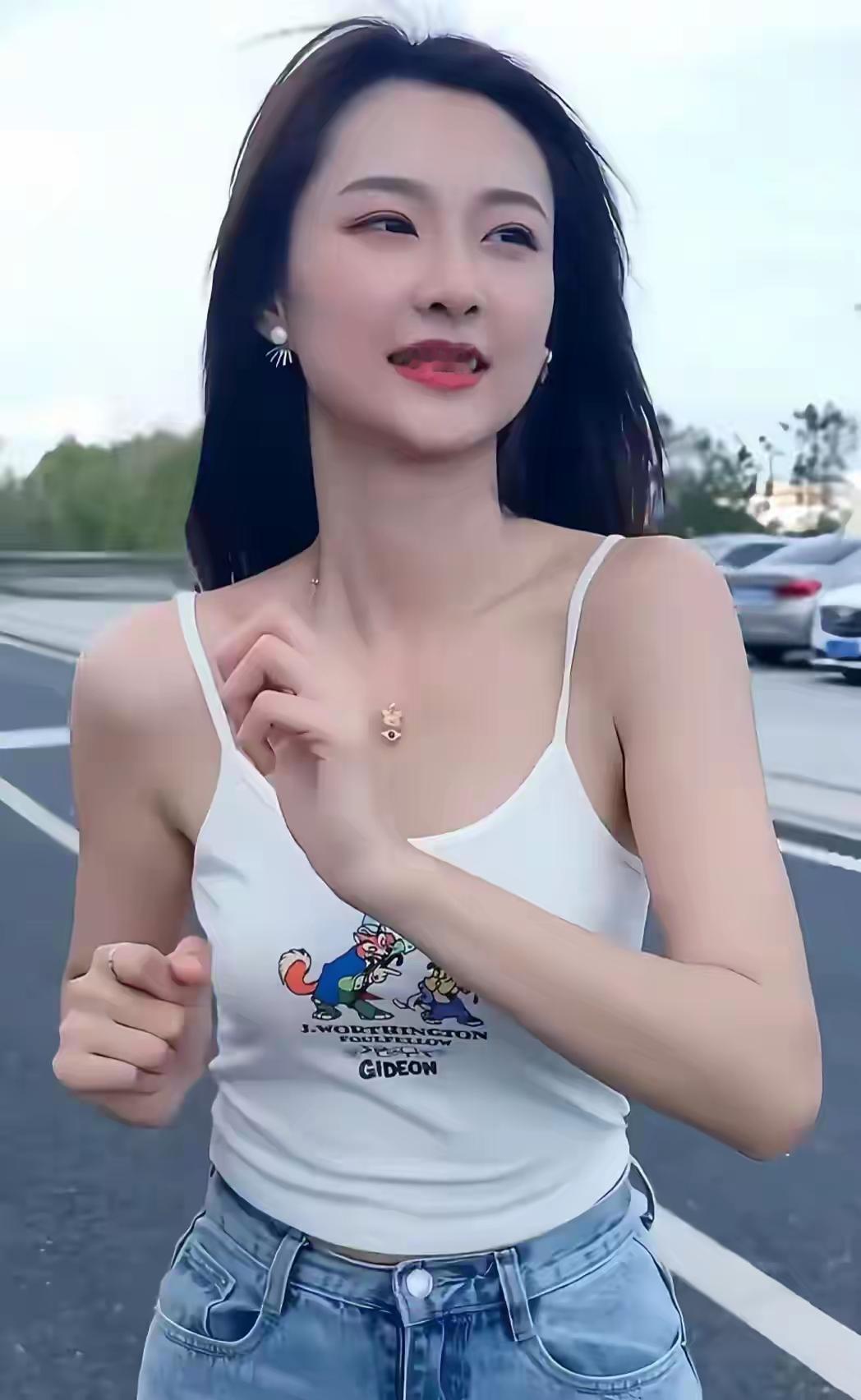 你见过穿着简单打扮很气质的女人吗 时尚女气质 女生的打扮 气质女人味穿搭 靓丽女