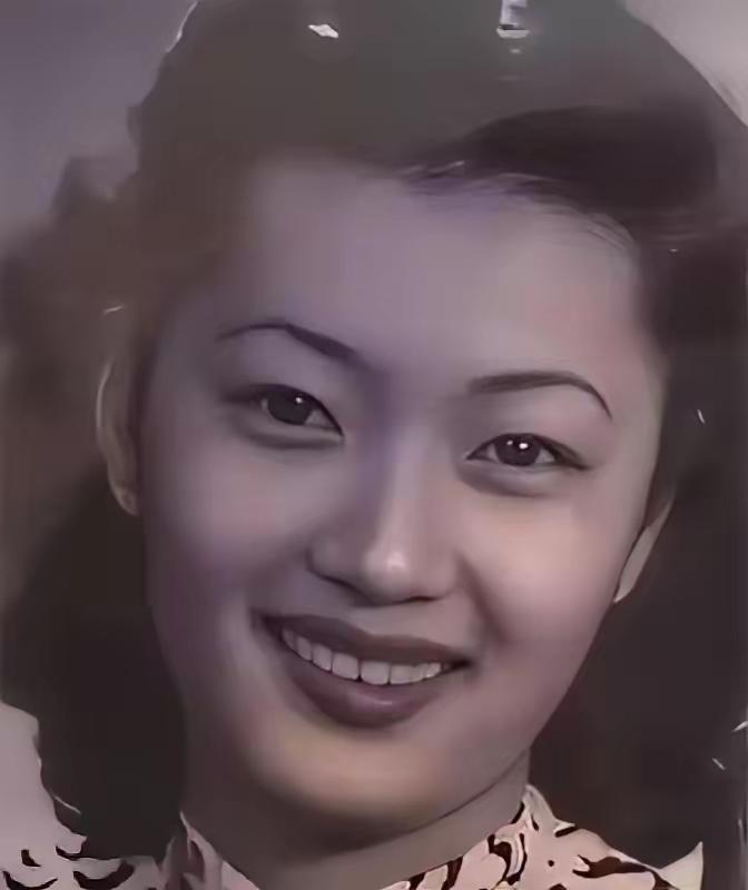 1946年，孔祥熙女儿逛公园遭军阀公子街头调戏，她立即举枪便射，两人互射十几发，