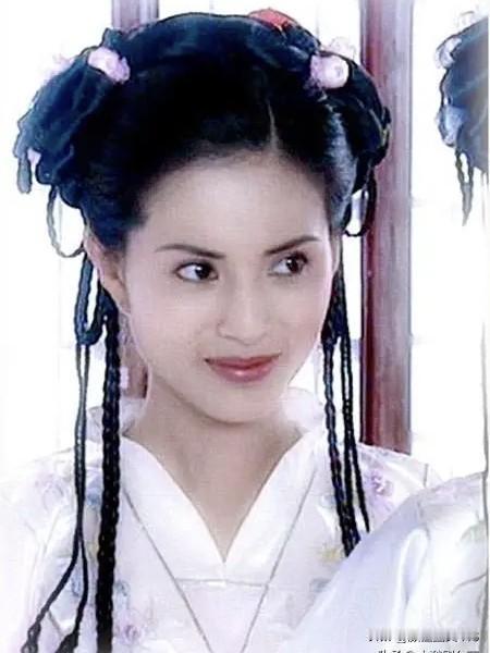 李若彤古装角色哪个最漂亮李若彤的古装角色中，小龙女最为惊艳。白衣飘飘、清冷出尘，