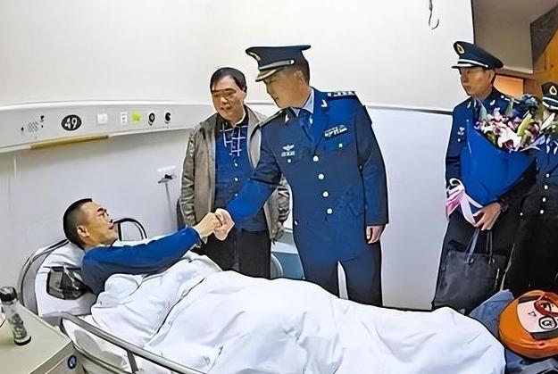 1988年，歼-6飞行员坠入深山后重伤昏迷，幸被江西农民所救，27年后，农民妻子