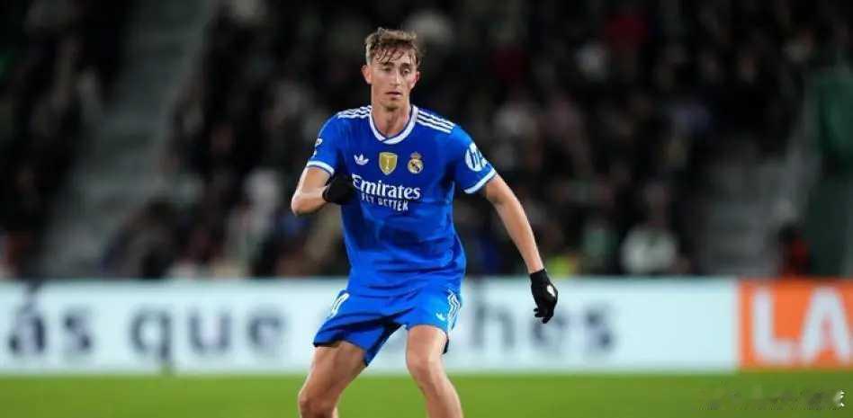 世体：赫伊森和卡马文加今日接受评估，以确定能否踢周末联赛根据《世界体育报》的报道