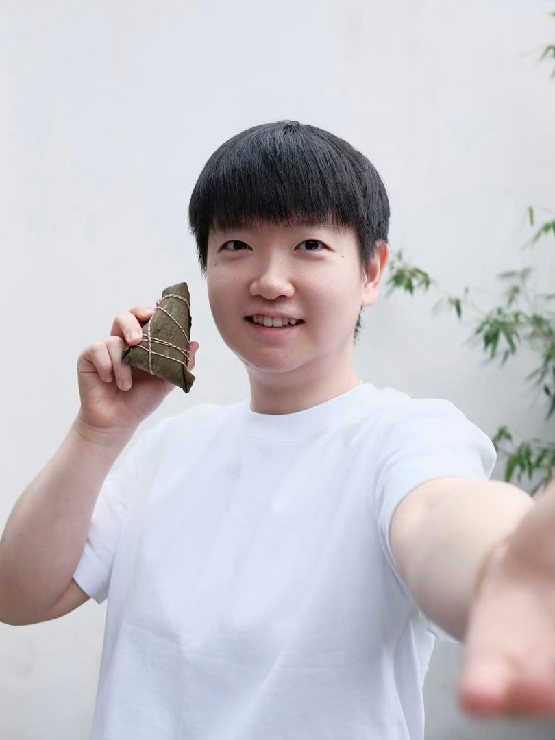 孙颖莎粽子自拍世界就应该被萌物统治！ 