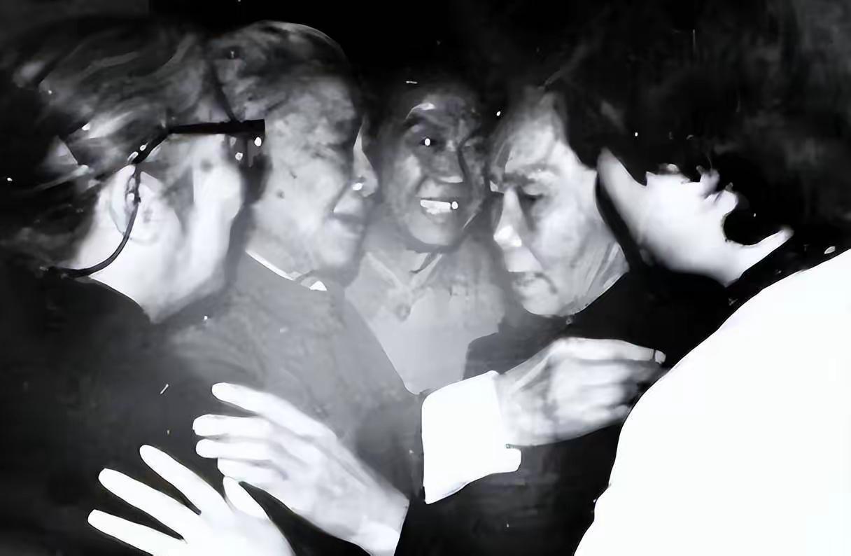 1987年，赣南师专历史系的老师赖章盛，在一次翻旧报纸时，被一篇文章钉住了目光。