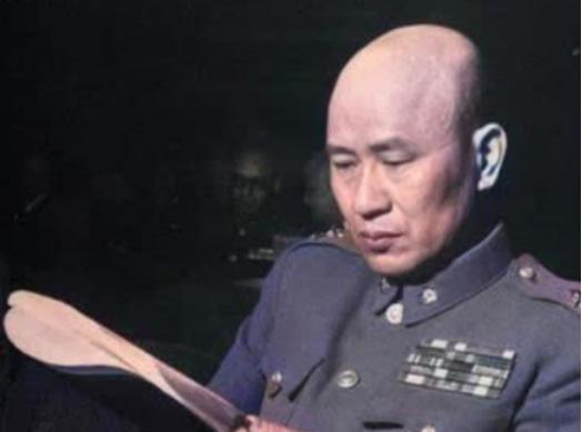 1952年，白崇禧刚刚出门，便看到邻居朱怀冰的身影，白崇禧笑呵呵地走上前去打招呼