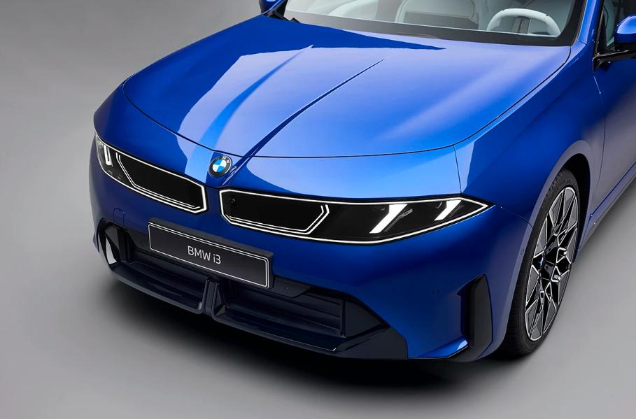 图片是宝马汽车3月18日发布的全新电动轿车BMW i3，这辆车的外观想必又会引起