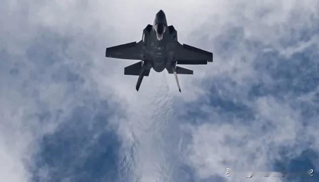 西班牙拒绝购买美国 F-35 转而购买欧洲飞机


西班牙不会购买美国的 F-3