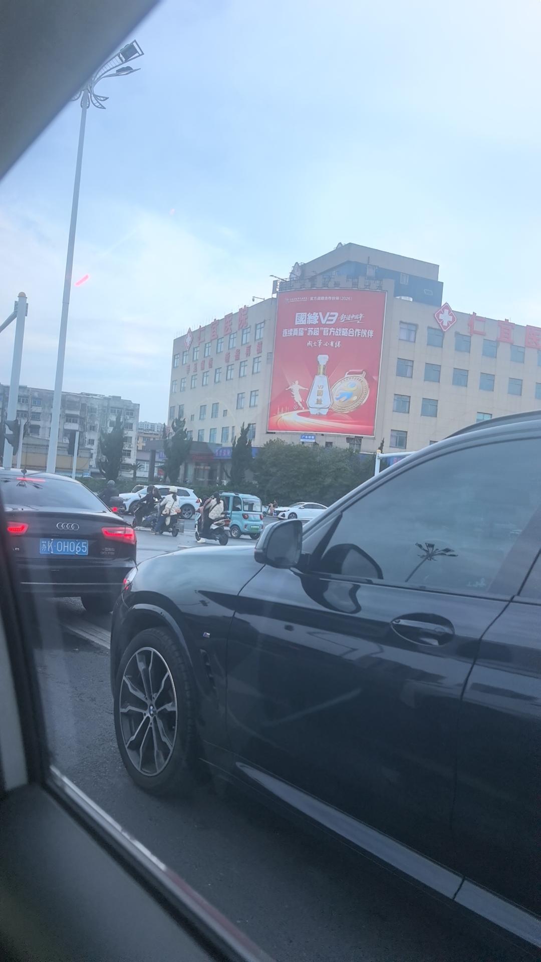 我明的跟你们说，我今天要为罗曼特斯房车产打广告了，对，今天这个广告我是心甘情愿做