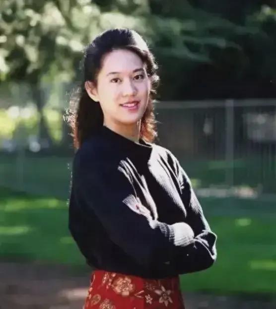 1937年，日军拦住两个中国男人，强行扒光了他们的衣服，当看到肩上的“老茧”后，